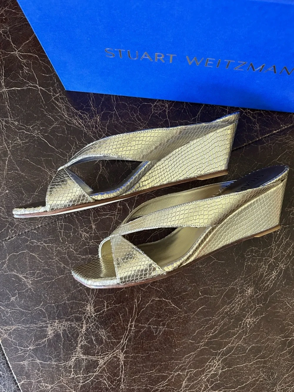 Stuart Weitzman Miami Wedge Slide Sandals Metallic Snake Print Textured Gold - Picture 4 of 11